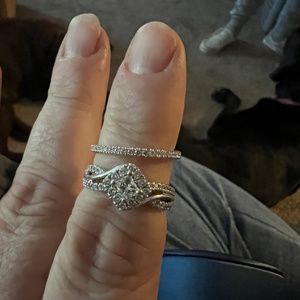 Engagement/wedding ring